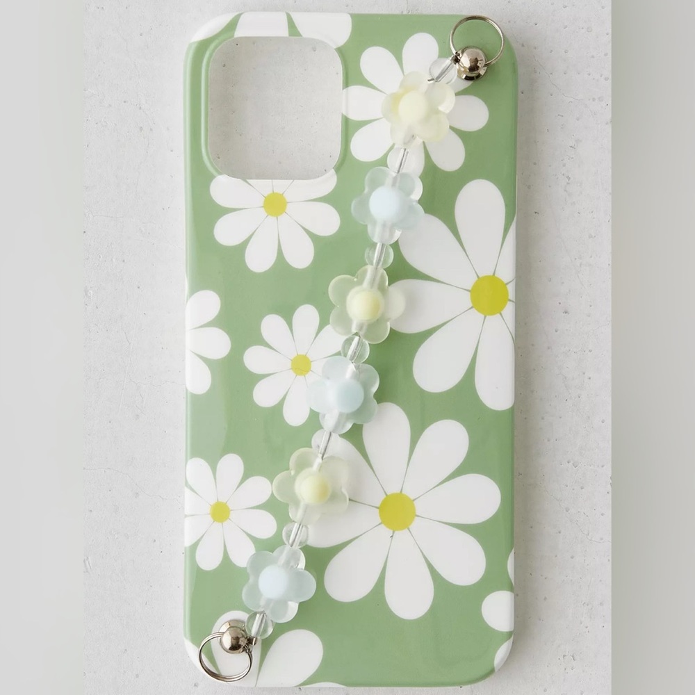 UO Daisy chain iPhone case never used